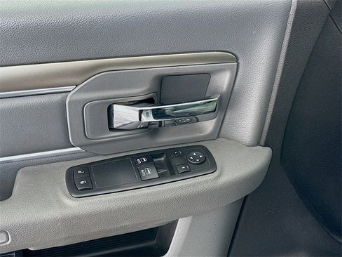 Used 2018 RAM 2500 Tradesman w/ Chrome Appearance Group image 17