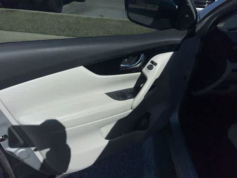 Used 2022 Nissan Rogue Sport SL image 15