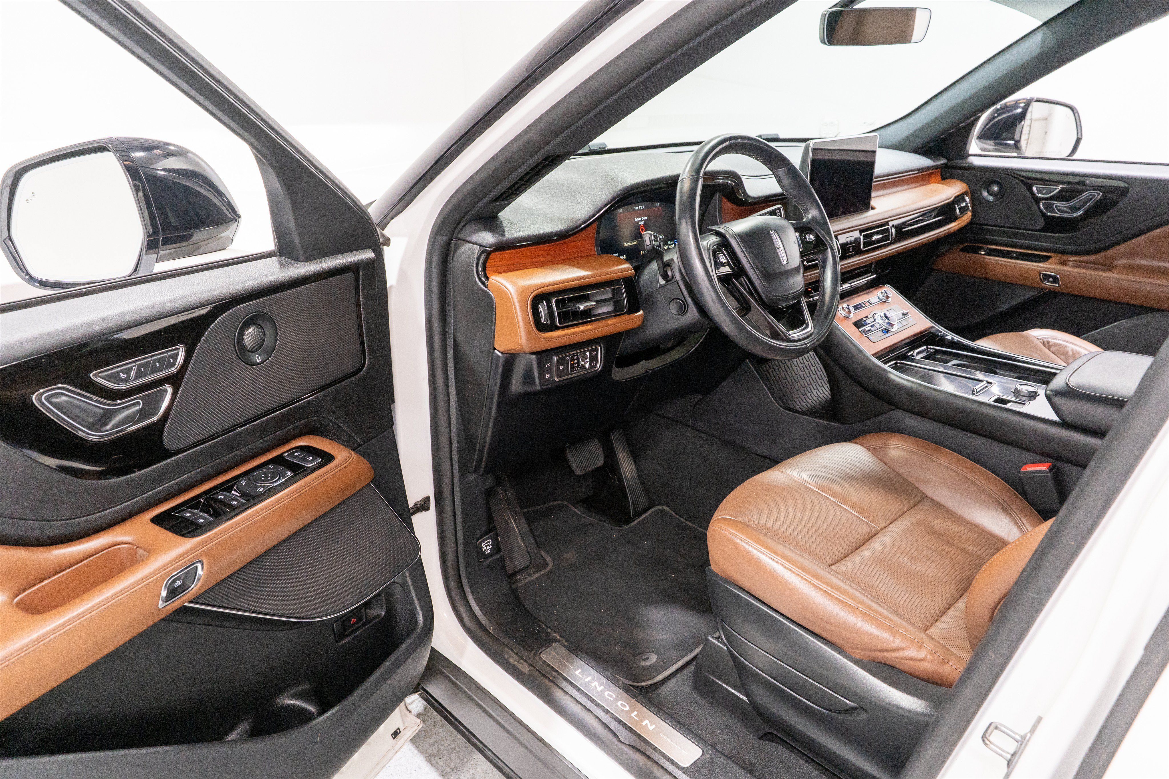Used 2022 Lincoln Aviator Grand Touring w/ Equipment Group 301A AWD/4WD image 12