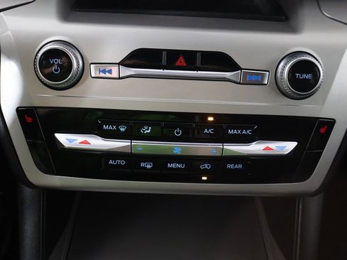 Used 2022 Ford Explorer XLT image 45