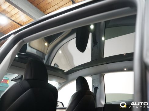 Used 2022 Tesla Model Y Long Range image 28