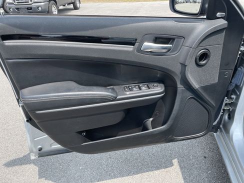 Certified 2022 Chrysler 300 S image 10