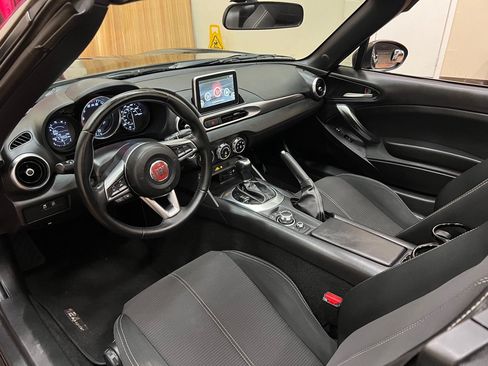 Used 2017 FIAT 124 Spider Classica RWD image 21