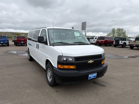 Used 2022 Chevrolet Express 3500 LS RWD image 7
