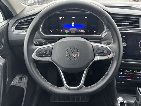 Used 2024 Volkswagen Tiguan SE image 14