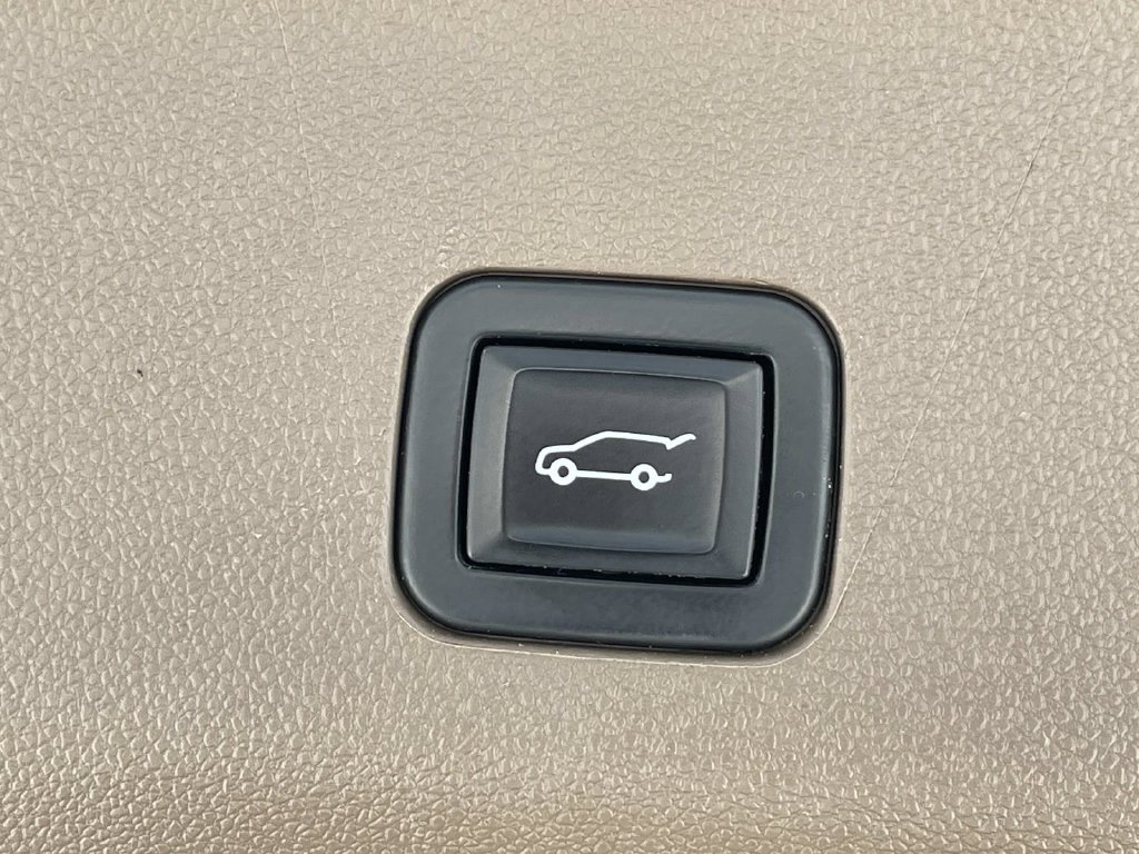 Used 2022 GMC Yukon Denali AWD/4WD image 11