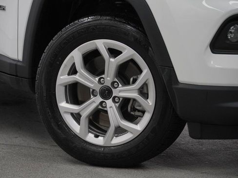 Certified 2025 Jeep Compass Latitude image 4