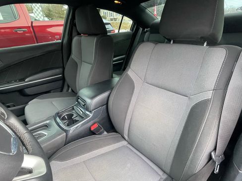 Used 2016 Dodge Charger SXT image 17