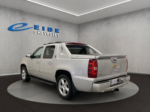 Used 2013 Chevrolet Avalanche LTZ image 3