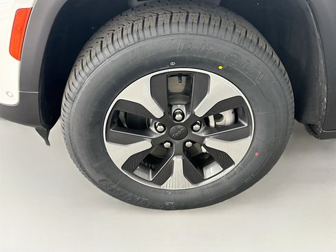 Used 2022 Jeep Grand Cherokee Limited 4xe w/ Luxury Tech Group II image 11