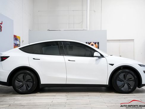Used 2026 Tesla Model Y Long Range RWD image 24