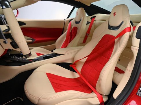 Used 2023 Ferrari Portofino M RWD image 11