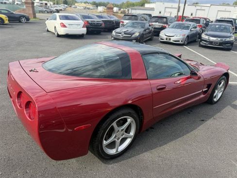 Used 2000 Chevrolet Corvette Coupe w/ Performance Handling Pkg RWD image 11