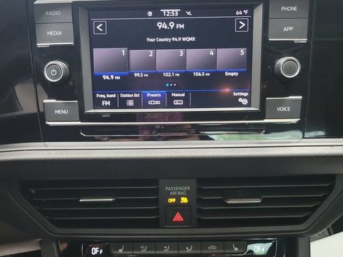 Used 2023 Volkswagen Jetta SE w/ Panoramic Sunroof Package FWD image 6