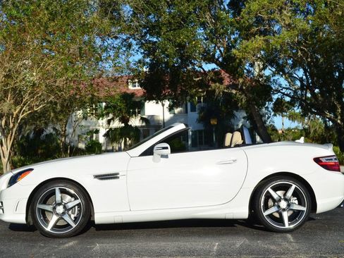 Used 2015 Mercedes-Benz SLK 250 image 27