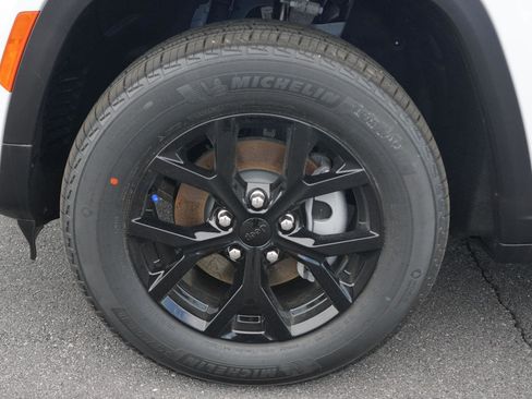 New 2026 Jeep Grand Cherokee Altitude AWD/4WD image 10