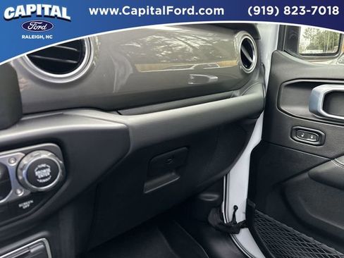 Used 2022 Jeep Wrangler Unlimited Sahara image 26