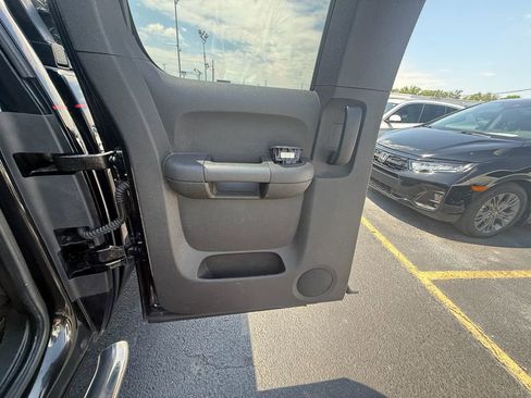 Used 2009 Chevrolet Silverado 1500 LT w/ Power Pack Plus AWD/4WD image 18