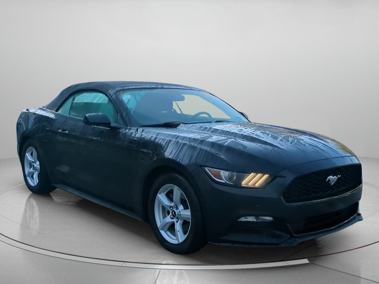 Used 2016 Ford Mustang Convertible RWD image 2