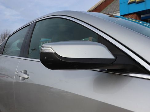 Used 2018 Chevrolet Malibu LT image 2