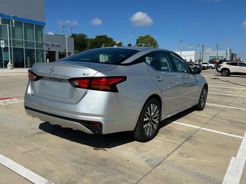 Used 2024 Nissan Altima 2.5 SV FWD image 5