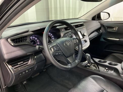 Used 2018 Toyota Avalon XLE image 18
