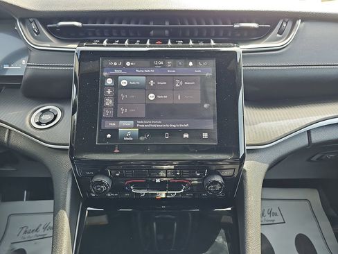 Used 2023 Jeep Grand Cherokee Altitude image 24