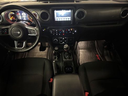 Used 2018 Jeep Wrangler Unlimited Sahara image 18