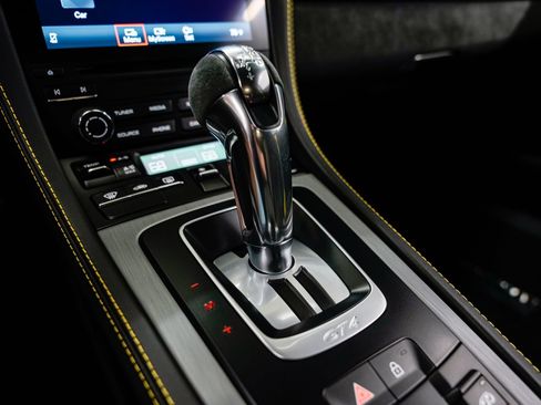 Used 2021 Porsche 718 Cayman GT4 RWD image 13