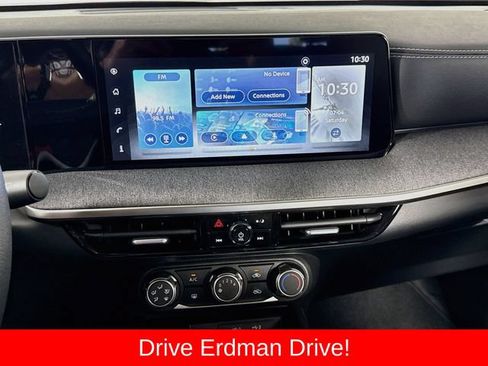 Used 2025 Nissan Kicks SV AWD/4WD image 19