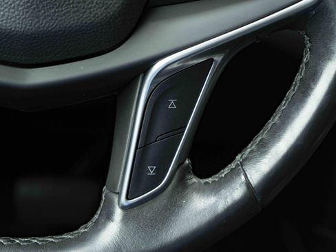 Used 2017 Cadillac XT5 Luxury image 23