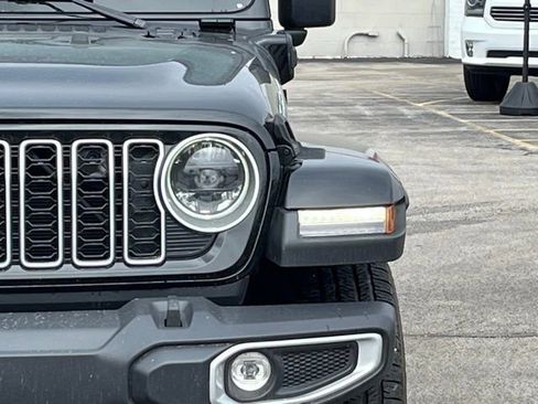 Used 2025 Jeep Wrangler Unlimited Sahara w/ Safety Group AWD/4WD image 16