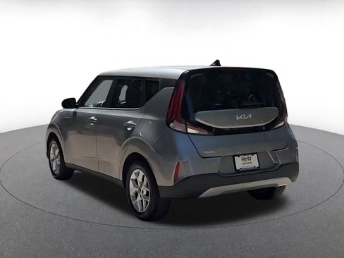 Used 2025 Kia Soul LX w/ LX Technology Package FWD image 12