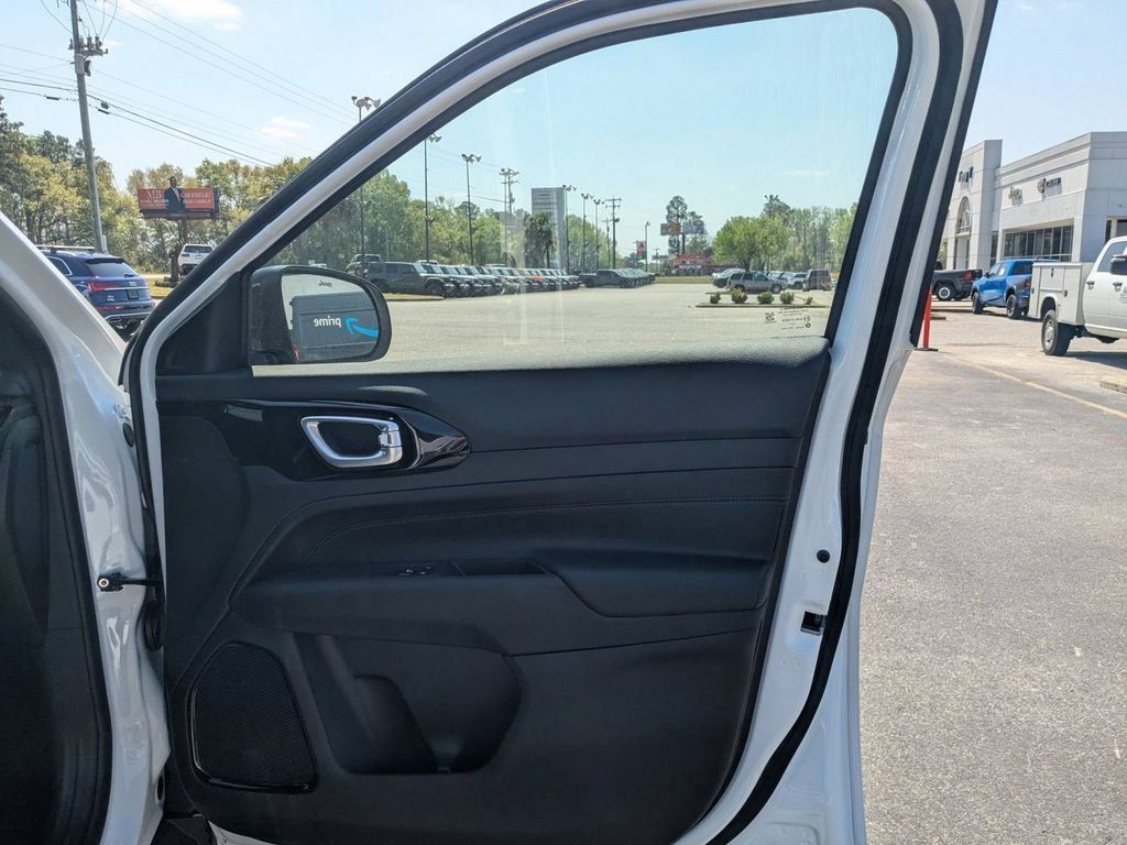 New 2026 Jeep Compass Latitude AWD/4WD image 32