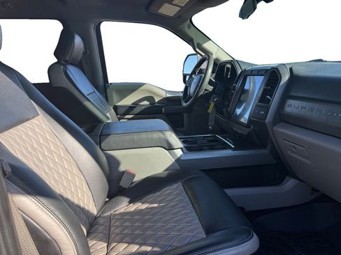 Used 2019 Ford F250 XLT w/ XLT Premium Package image 18