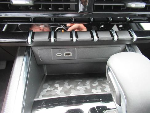 New 2026 GMC Canyon Elevation w/ Convenience Package RWD image 30