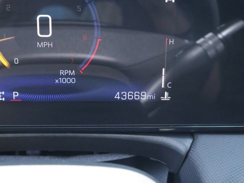 Used 2025 Chevrolet TrailBlazer LT AWD/4WD image 39