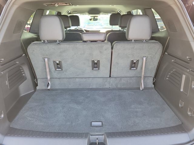 Used 2026 GMC Acadia Elevation w/ Elevation Premium Package FWD image 7