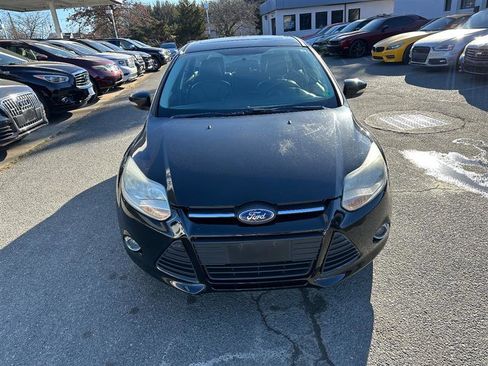 Used 2014 Ford Focus SE w/ Equipment Group 201A image 2