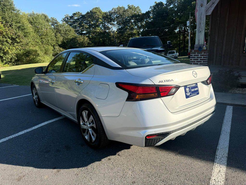 Used 2023 Nissan Altima 2.5 S FWD image 8