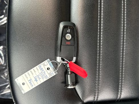 Used 2020 Ford Edge SEL image 29