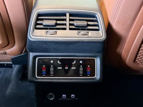 Used 2021 Audi e-tron Premium w/ Convenience Plus Package image 24