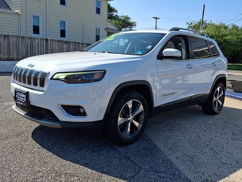 Used 2019 Jeep Cherokee Limited w/ Luxury Group AWD/4WD image 3