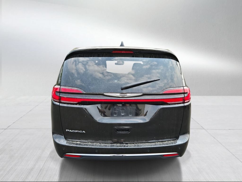 Used 2025 Chrysler Pacifica Select FWD image 4