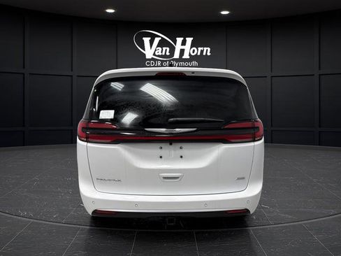 New 2026 Chrysler Pacifica Pinnacle w/ Trailer Tow Group image 15