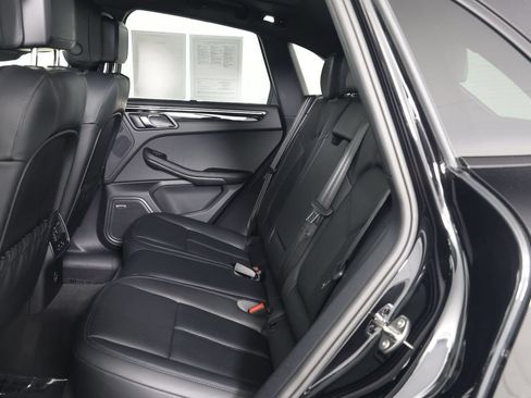 Certified 2026 Porsche Macan AWD/4WD image 33