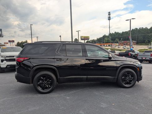 Used 2023 Chevrolet Traverse LT FWD image 4