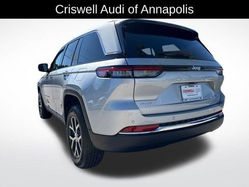 Used 2025 Jeep Grand Cherokee Limited image 4