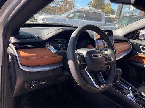 Used 2024 Jeep Compass Limited w/ Sun and Sound Group image 9