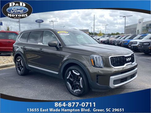 Used 2023 Kia Telluride EX w/ EX Captain's Chair Package image 1